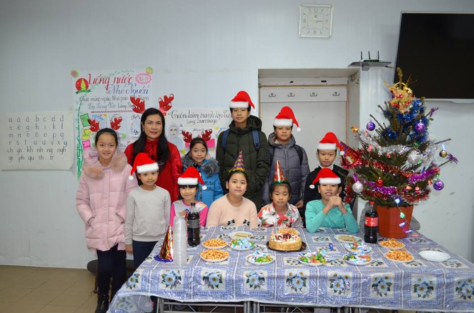 Cô giáo Hương Thơm đón Noel cùng các em học sinh làng Stariskogo