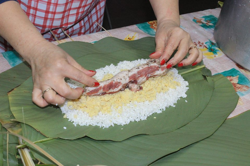 Gói bánh chưng từ thiện tại làng Stariskogo