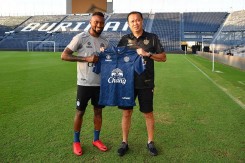 Hoàng Vũ Samson khoác áo Buriram United
