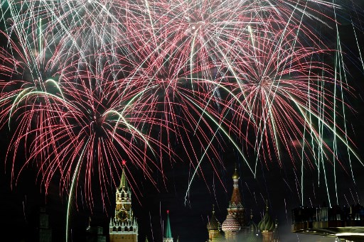 Pháo hoa rợp trời châu Âu chào đón năm mới 2018