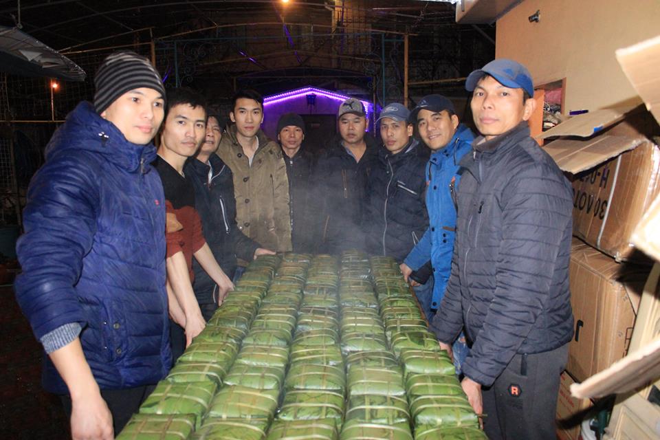 Về nơi luộc bánh chưng từ thiện cộng đồng
