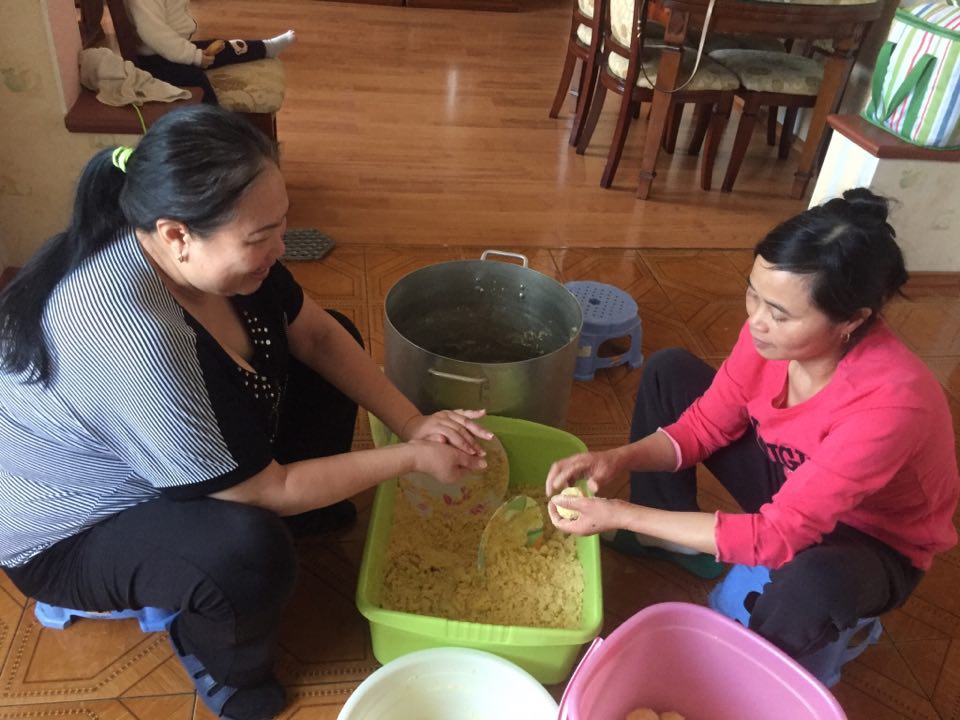 Về nơi luộc bánh chưng từ thiện cộng đồng
