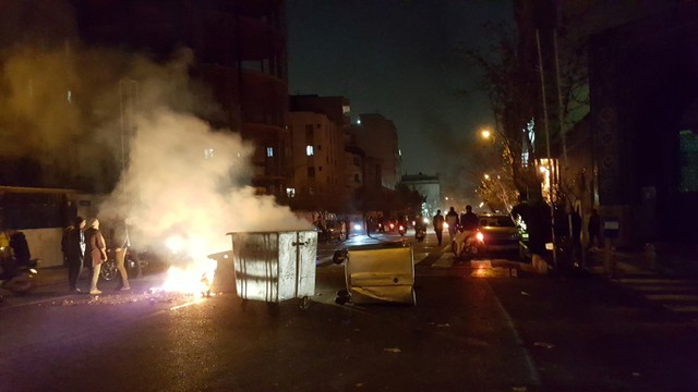 Tổng thống Trump khen người biểu tình, Iran "nổi đóa"