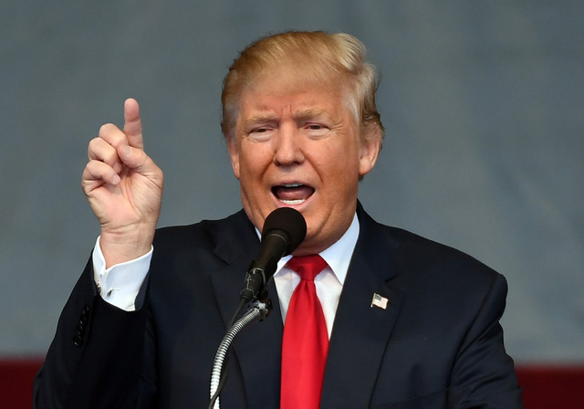 Tổng thống Trump khen người biểu tình, Iran "nổi đóa"