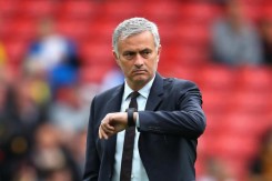 Ôm mộng lớn, chi 200 triệu mua sao làm quà giữ Mourinho