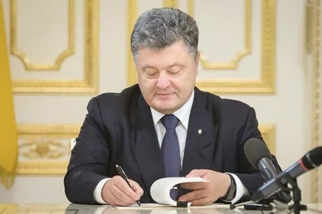 Poroshenko ký kết luật về chống bạo lực gia đình