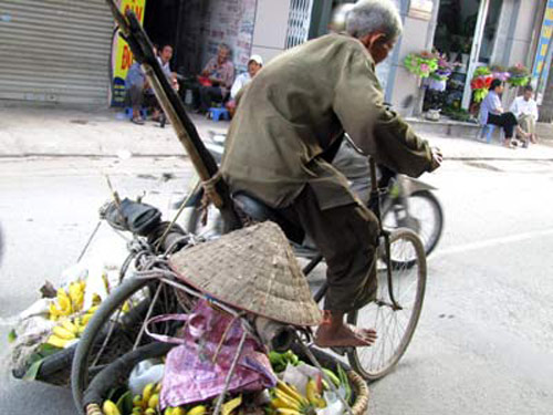Tăng thuế VAT: Cả triệu người ảnh hưởng, Bộ Tài chính 'lùi 1 bước'