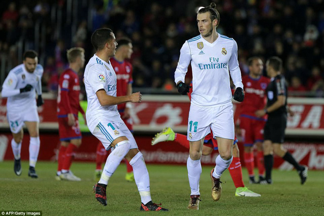 Barcelona bị cầm hòa, Real Madrid đại thắng “3 sao”