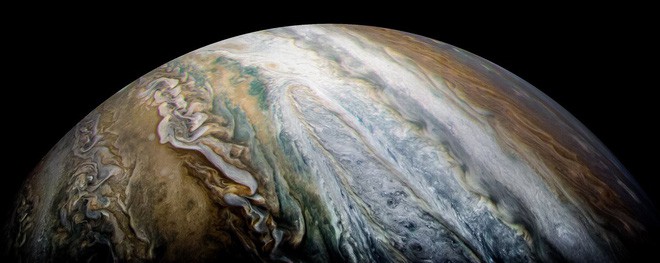 Tàu thăm dò của NASA đã chụp được những hình ảnh không thể tin được của Sao Mộc!