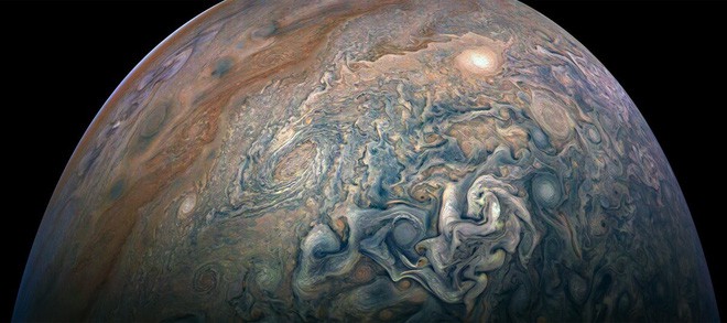 Tàu thăm dò của NASA đã chụp được những hình ảnh không thể tin được của Sao Mộc!