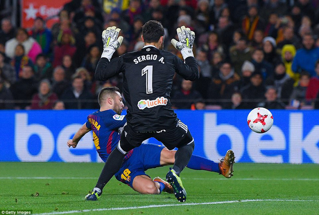 Barcelona 5-0 Celta Vigo: Cú đúp của Messi