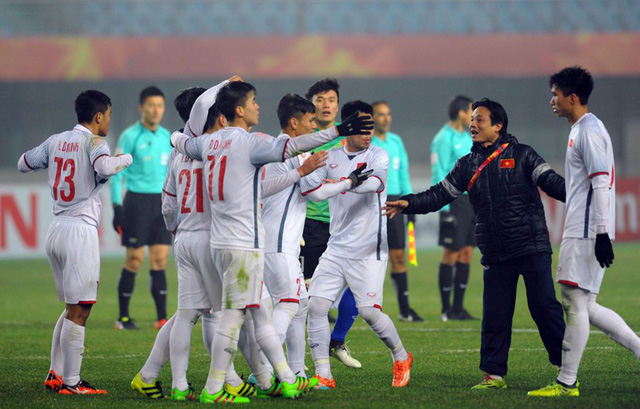 Cầu thủ U23 Việt Nam vỡ òa hạnh phúc sau tấm vé tứ kết lịch sử