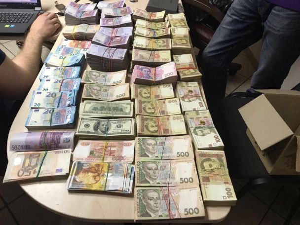 Odessa: Công ty làm đường biển thủ 100 triệu gr ngân sách