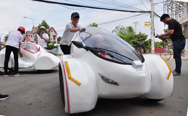 Sinh viên chế tạo xe 4 bánh chạy 200km với một lít xăng