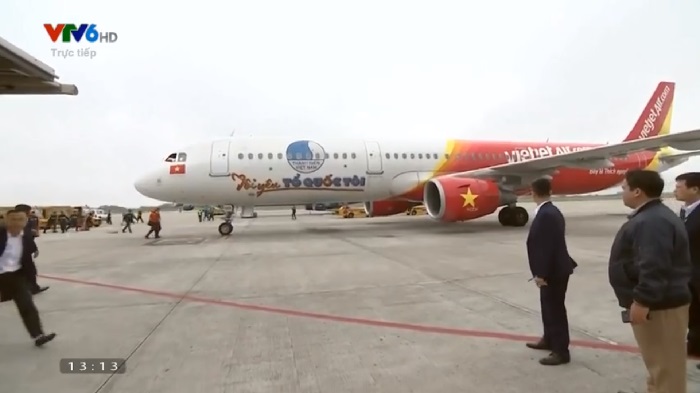 Phạt Vietjet 40 triệu vụ người mẫu bikini trên chuyên cơ chở U23