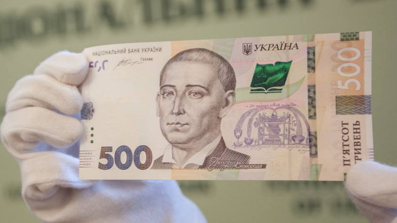Một người đàn ông Kiev âm mưu trả tiền mua xe bằng tiền giả