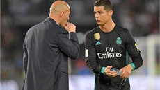 MU khổ sở với Fellaini, Ronaldo lập phe "cứu" Zidane