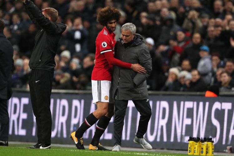 MU khổ sở với Fellaini, Ronaldo lập phe "cứu" Zidane