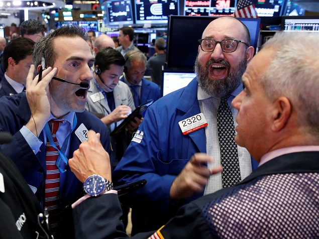Nhảy vọt hơn 200 điểm đầu phiên, Dow Jones trở về ngưỡng 25,000 điểm
