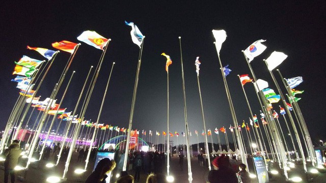 Lễ khai mạc Olympic mùa Đông 2018 hoành tráng, rực rỡ sắc màu