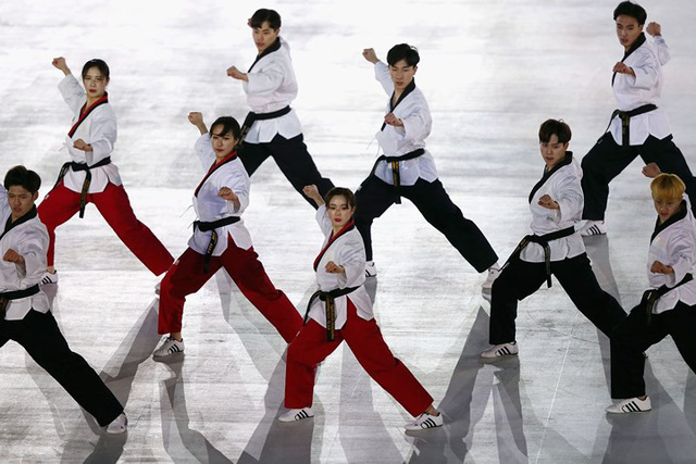 Lễ khai mạc Olympic mùa Đông 2018 hoành tráng, rực rỡ sắc màu