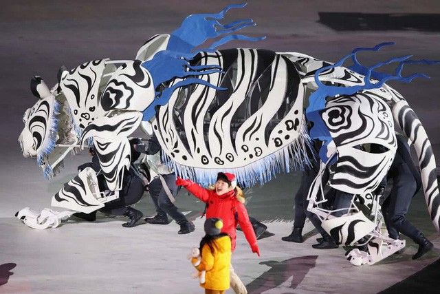 Lễ khai mạc Olympic mùa Đông 2018 hoành tráng, rực rỡ sắc màu