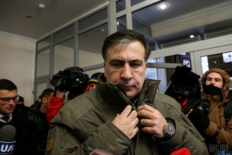 Video Saakasvili bị túm tóc kéo ra khỏi nhà hàng tại Kiev