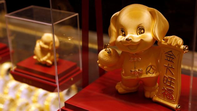 Vàng thế giới vọt hơn 2% lên cao nhất trong gần 3 tuần