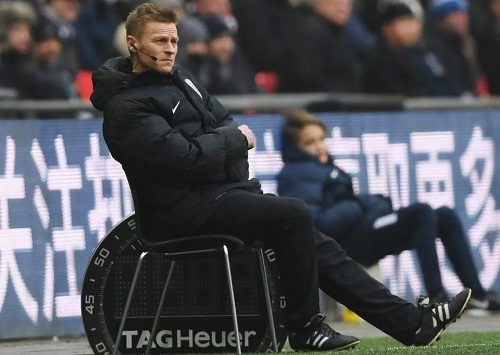 Khán giả được nhờ làm trọng tài ở trận đấu của Tottenham