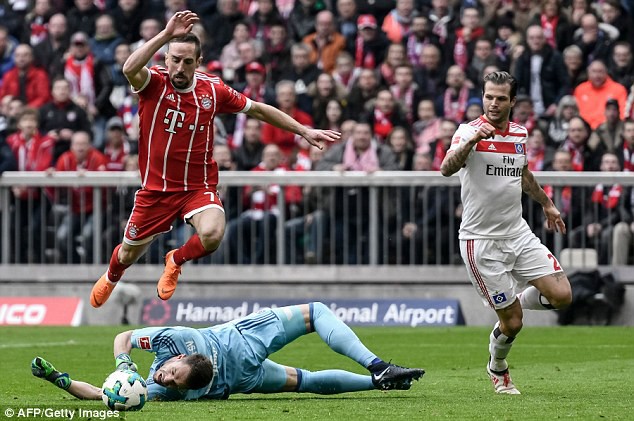 Lewandowski đi vào lịch sử, Bayern Munich đại thắng 6-0