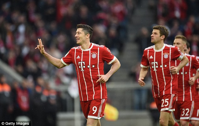 Lewandowski đi vào lịch sử, Bayern Munich đại thắng 6-0