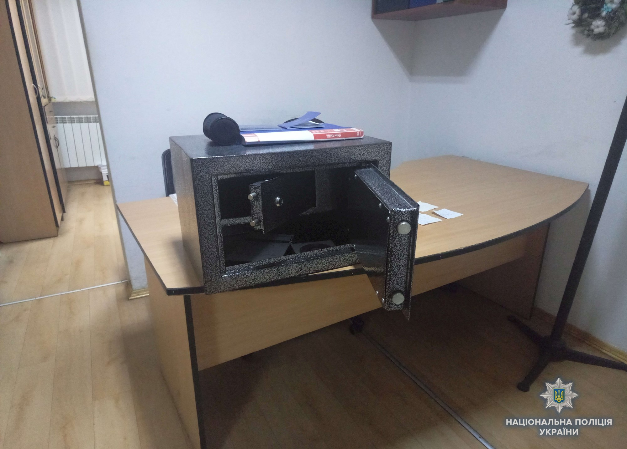 Kiev: cướp tấn công văn phòng, trói bảo vệ, cướp tiền