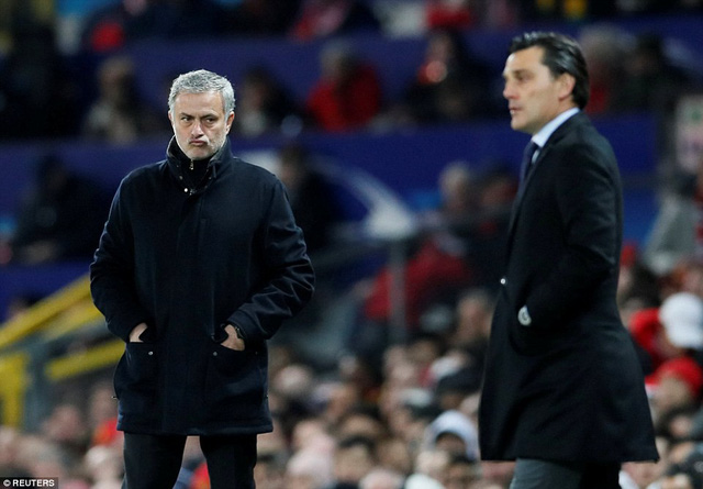 CĐV MU giận dữ, đòi sa thải HLV Mourinho ngay lập tức