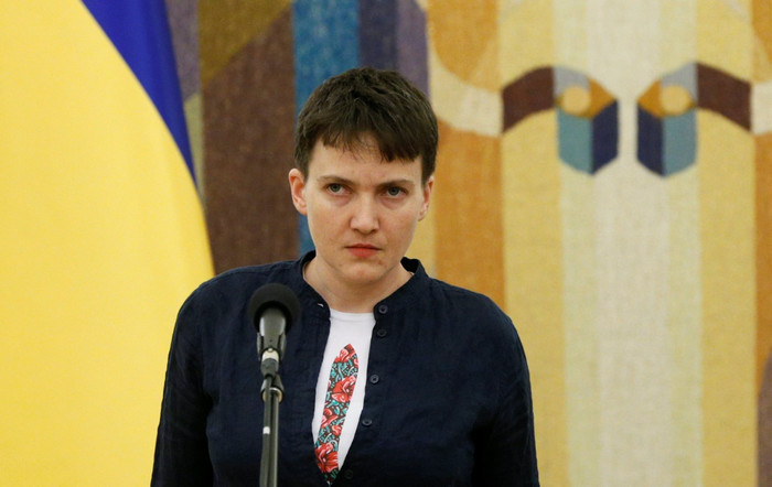 Savchenko bị đưa ra khỏi sảnh họp quốc hội