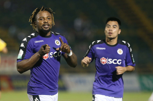 Quang Hải đá chính, CLB Hà Nội lên ngôi đầu bảng V-League