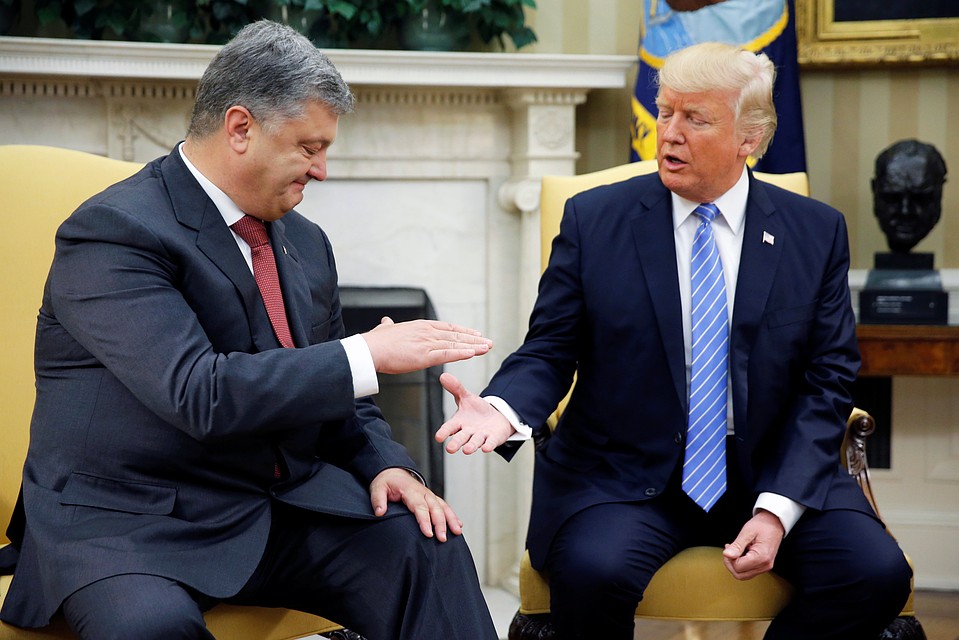 Tổng thống Mỹ Trump ký ngân sách chi 620 triệu giúp đỡ Ukraine