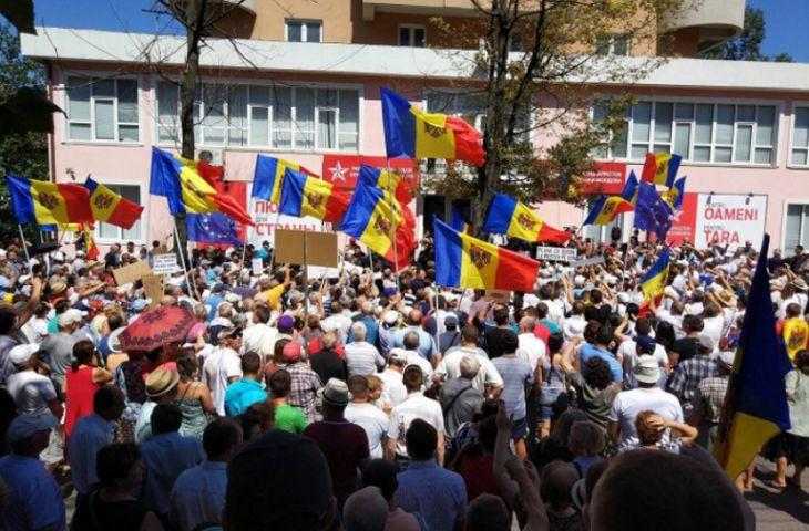 Hàng ngàn người biểu tình tại thủ đô Kisinhev đòi hợp nhất với Rumania
