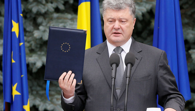 Năm 2017 Tổng thống Poroshenko hiến tặng 200 triệu gr cho từ thiện và quân đội