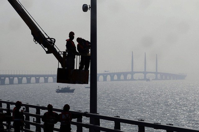 Trung Quốc mở cửa cầu trên biển dài nhất thế giới, nối Hongkong và Macau