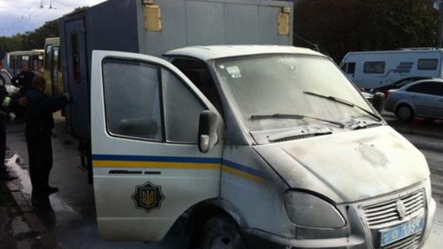 Kiev: Cướp đốt xe bưu điện chở tiền