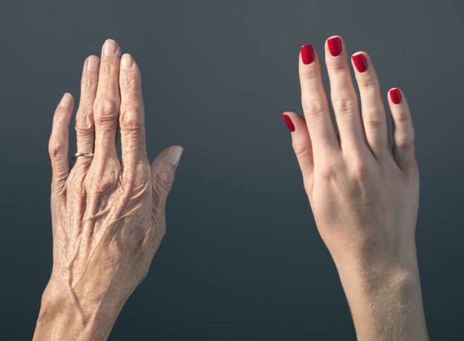Tác hại ghê gớm đằng sau việc dùng máy hong móng tay UV khi sơn móng gel