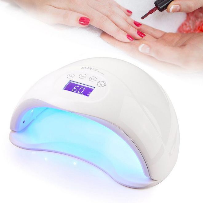 Tác hại ghê gớm đằng sau việc dùng máy hong móng tay UV khi sơn móng gel