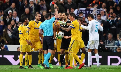 Ronaldo ghi bàn phút bù giờ, cứu Real khỏi thảm kịch như Barca