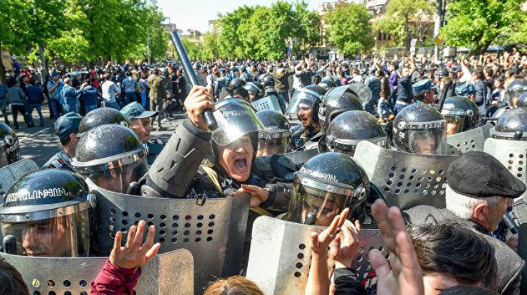 Biểu tình chống đối hàng loạt tại Erevan, thủ đô Armenia