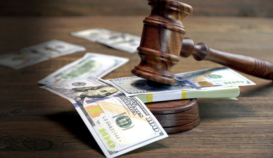 Zaporoze: Phá án tham nhũng bằng hình thức ký phần thưởng dành cho người tình