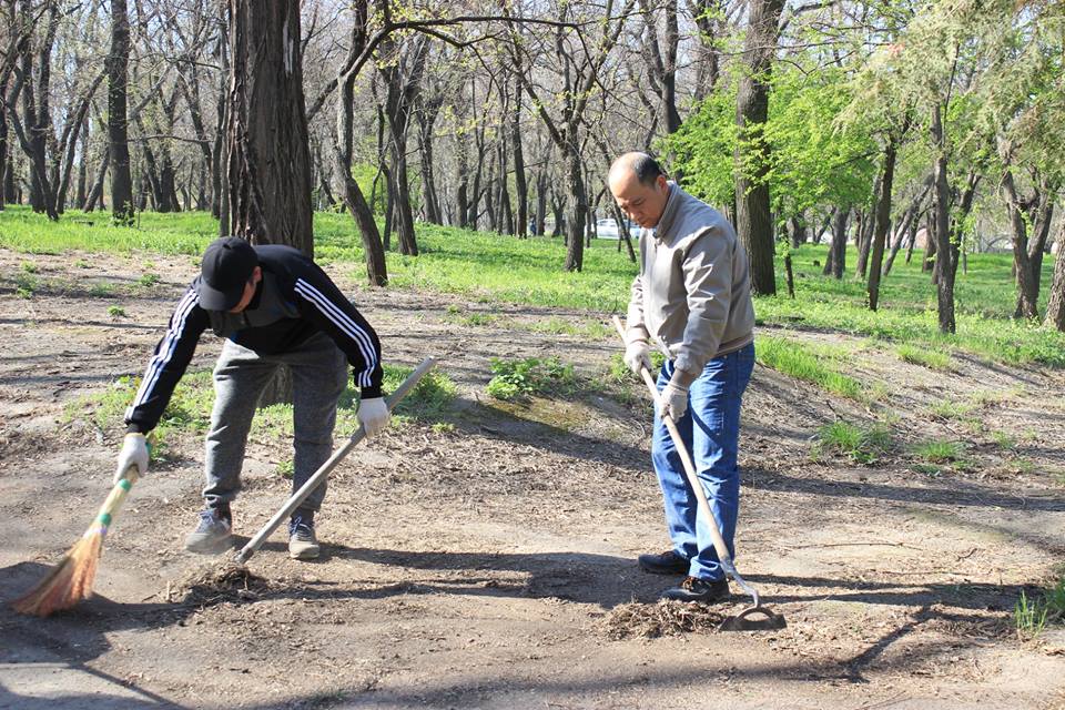 Phóng sự ảnh: Dọn vệ sinh tại công viên Dyukovsky