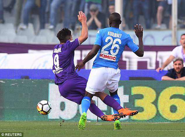 Napoli thua thảm, dâng chức vô địch Serie A cho Juventus
