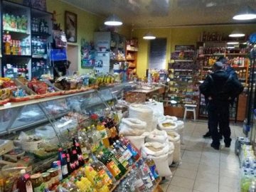 Donetsk: Tên cướp bịt mặt sử dụng súng AK cướp cửa hàng tại thôn Fedorovka