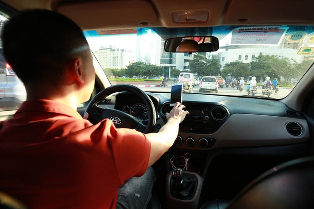 Uber tháo chạy, 'tay đua mới' dồn sức tấn công Grab