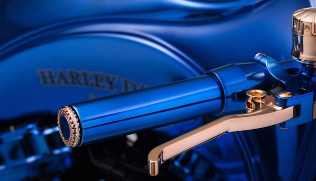 Harley-Davidson Blue Edition: "Quái thú" mô tô có giá đắt hơn cả một siêu xe Ferrari